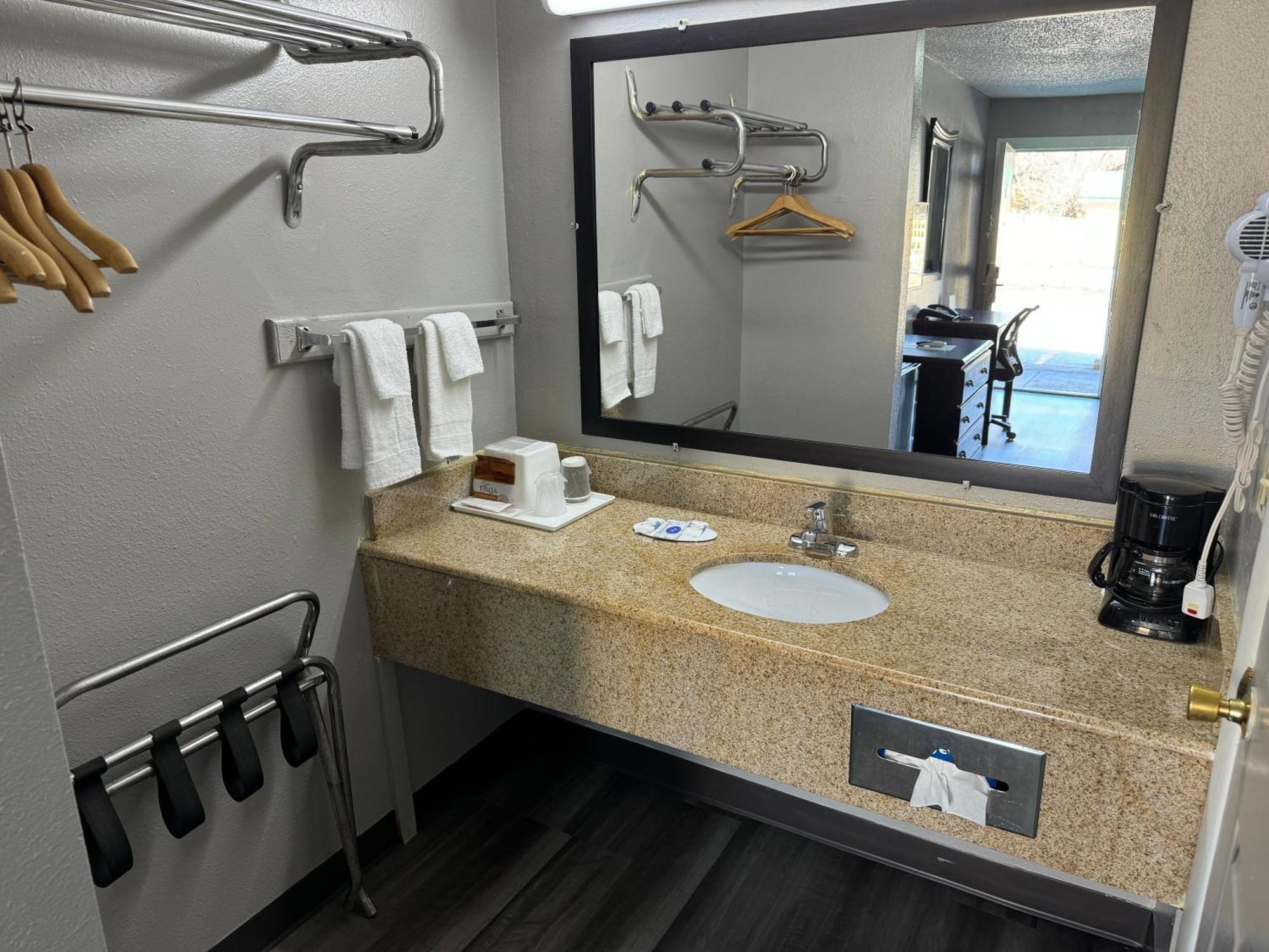 Kansas Inn Independence Екстер'єр фото