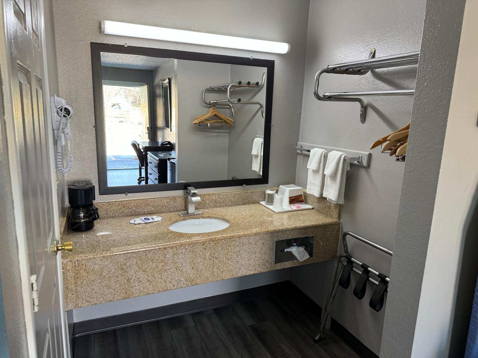 Kansas Inn Independence Екстер'єр фото